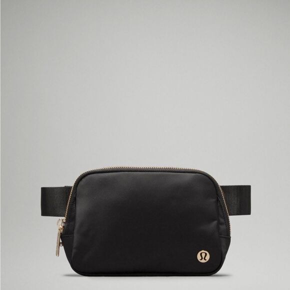 NWT Lululemon Everywhere Belt Bag in Black & Gold Metal Hardware Extended Strap - Picture 1 of 6